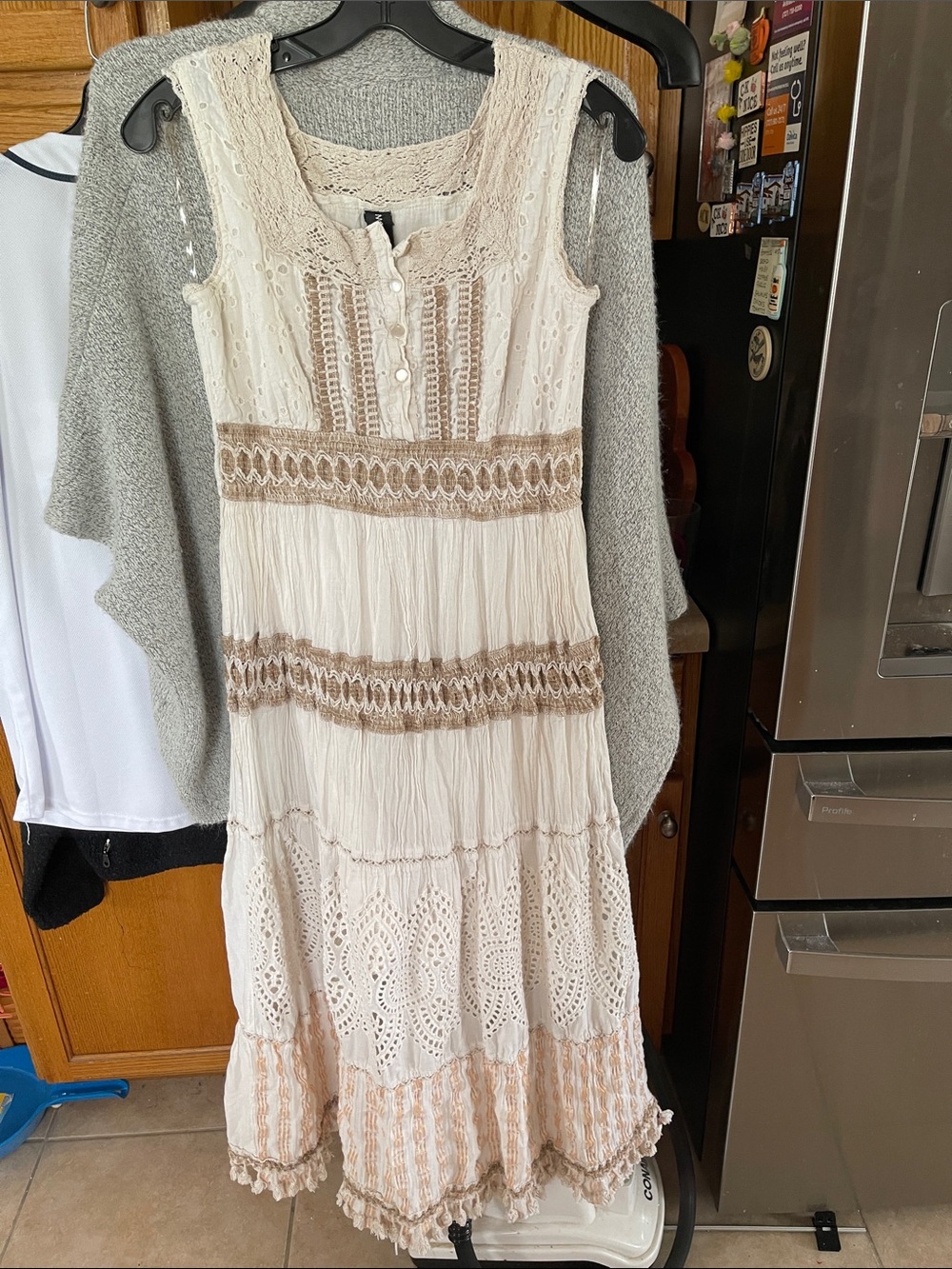 Me 2 Magic Beige Oven Gold Tiered Ruched Back Dress Large